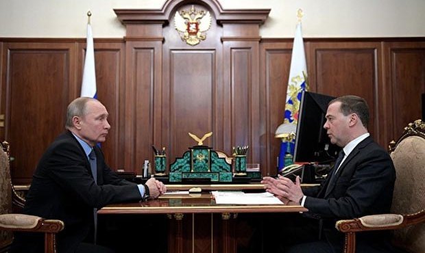 Медведев предложил Путину отказаться от создания министерства по делам Арктики