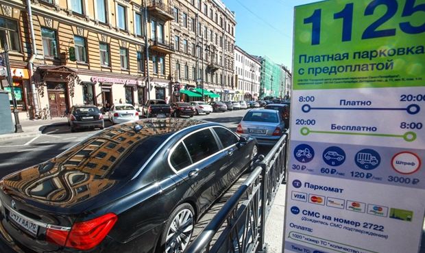 Власти Петербурга в два раза расширят зону платной парковки в городе