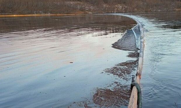 Экологи обнаружили нефтяное загрязнение в реках Коми. Это последствия аварии на объекте «Лукойла»
