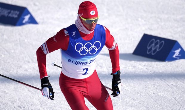 Лыжник Александр Большунов выиграл «королевскую гонку» на Олимпиаде в Пекине