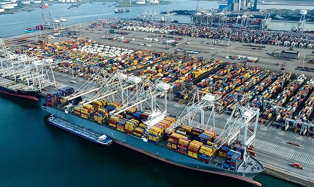 В порту Роттердама из-за санкций застряли 4,5 тысячи контейнеров с грузом для России