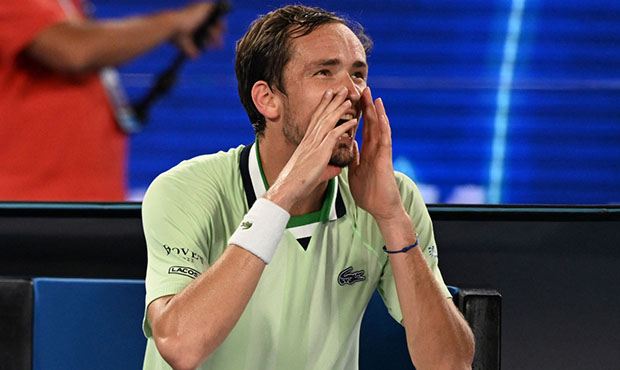 Теннисиста Даниила Медведева оштрафовали за оскорбление арбитра во время матча Australian Open
