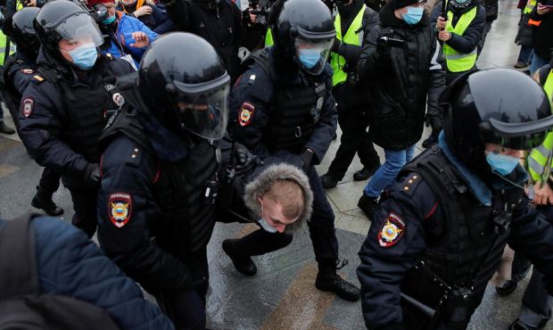 На акциях протеста в поддержку Навального задержали более 1800 человек