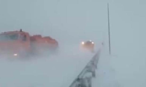 В Башкирии на трассе М-5 в снежный плен попали десятки машин