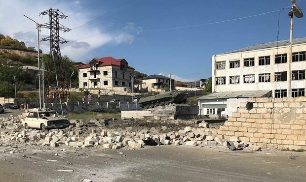 В столице Нагорного Карабаха в ходе боев уничтожили подстанцию. Город обесточен