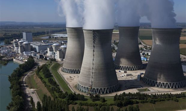 Во Франции из-за жары остановили реактор старейшей АЭС