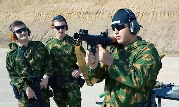 Кадыров показал на видео стреляющих из гранатометов несовершеннолетних сыновей