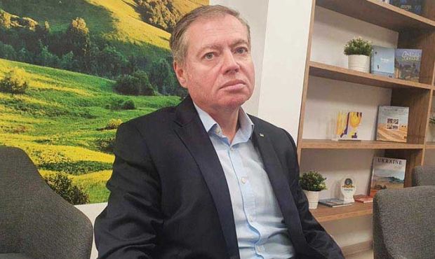 Посол Украины демонстративно покинул брифинг Лапида и Ганца
