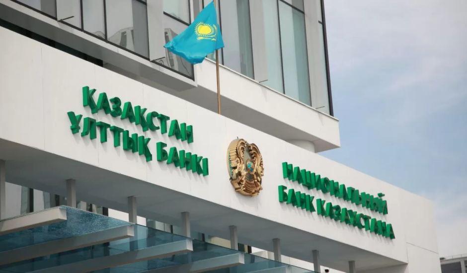В Казахстане разрешили банкам вывозить наличные российские рубли