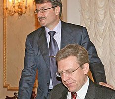 Девальвацию рубля перенесли на 2009-й