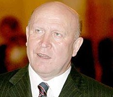 Шанцев осваивает страусоводство