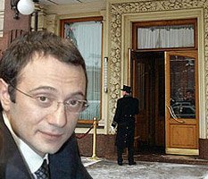 Сулеймана Керимова выселяют из гостиниц