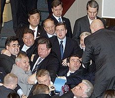 Депутатов приговорят к хорошему поведению