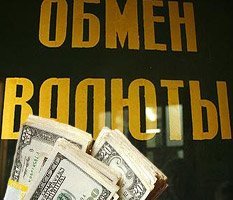 Рубль толкают вверх