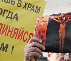 «По квартирам и за границу!»