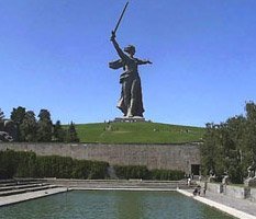 Похоронили власть за плинтусом