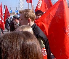 Женская шпилька как символ печали