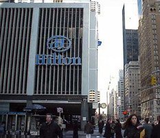 Пэрис Хилтон осталась без Hilton