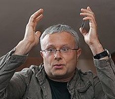 Юрий Лужков предложил работу своему главному оппоненту
