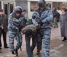 Питерский "марш несогласных" разделился на "vip-персон" и "плебеев"