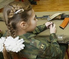Девчонки, в ружье!
