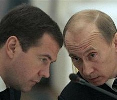 Дмитрию Медведеву наметили конфликт с Владимиром Путиным