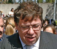 А премьер-то голый!