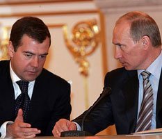 Путин и Медведев соревнуются в оптимизме