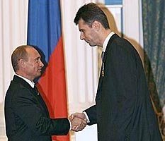 Владимир Путин: строго по центру