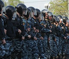 Штрафы и митинги: Россия берет на вооружение западный опыт