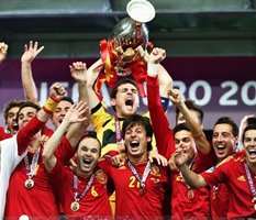 Футбольное царствование Испании продолжается