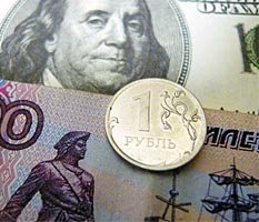 Рубль падает: в чем сейчас держать сбережения?