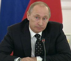 Владимир Путин отодвигает войска и пододвигает выборы