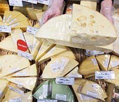 Два месяца продуктового эмбарго: чем заменили запрещенные продукты
